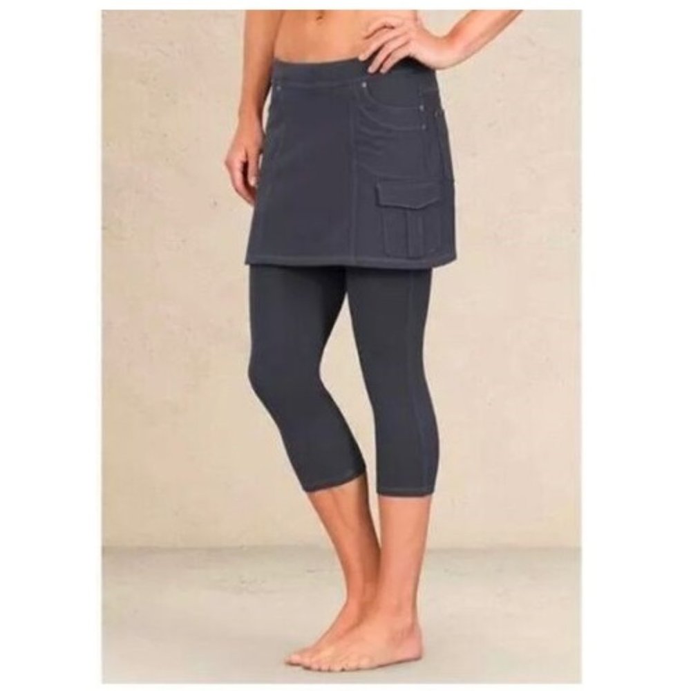 ❗️ HP ❗️ Athleta Bettona Skirted Capri - Size M